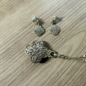 Beautiful necklace and earrings set